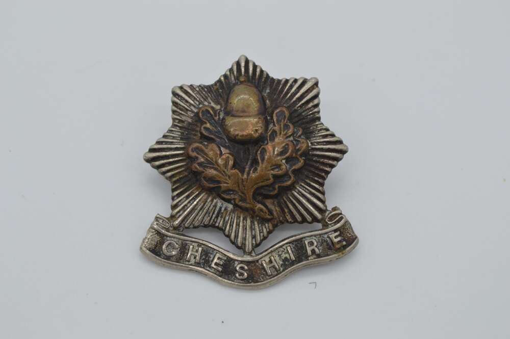 Cheshire Regiment VICTORIAN / EDWARDIAN  Cap Badge - LUGS VERSION