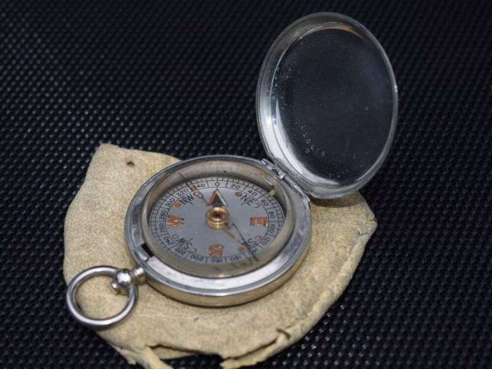 147) Good Original WW1 British Army Officers Fob Compass C.Haseler & Son Ltd 1918