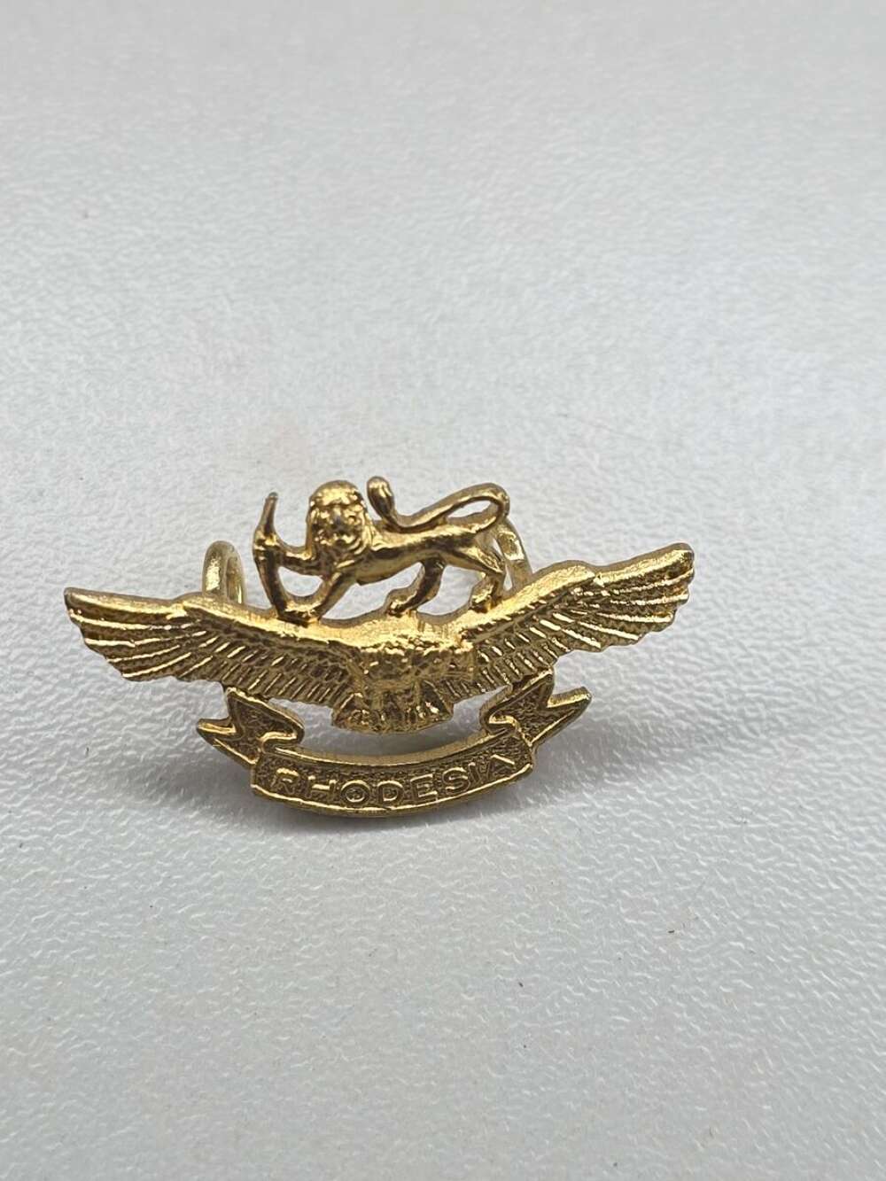 Rhodesian Air Force Cap Badge (Lion and Eagle Wings)