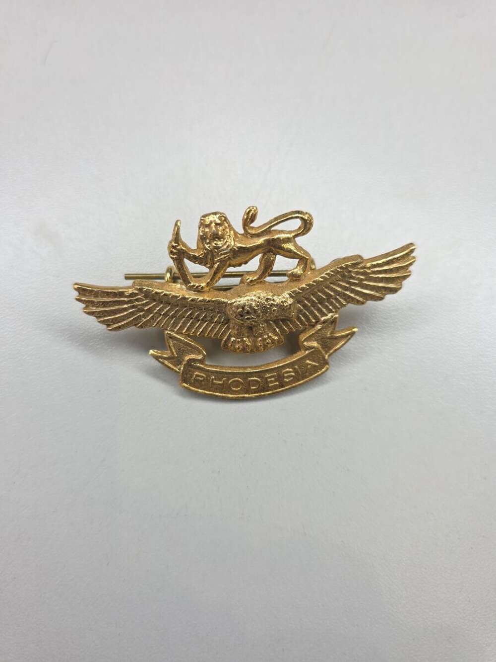 Rhodesian Air Force Cap Badge (Gilt, Lion and Eagle Device)