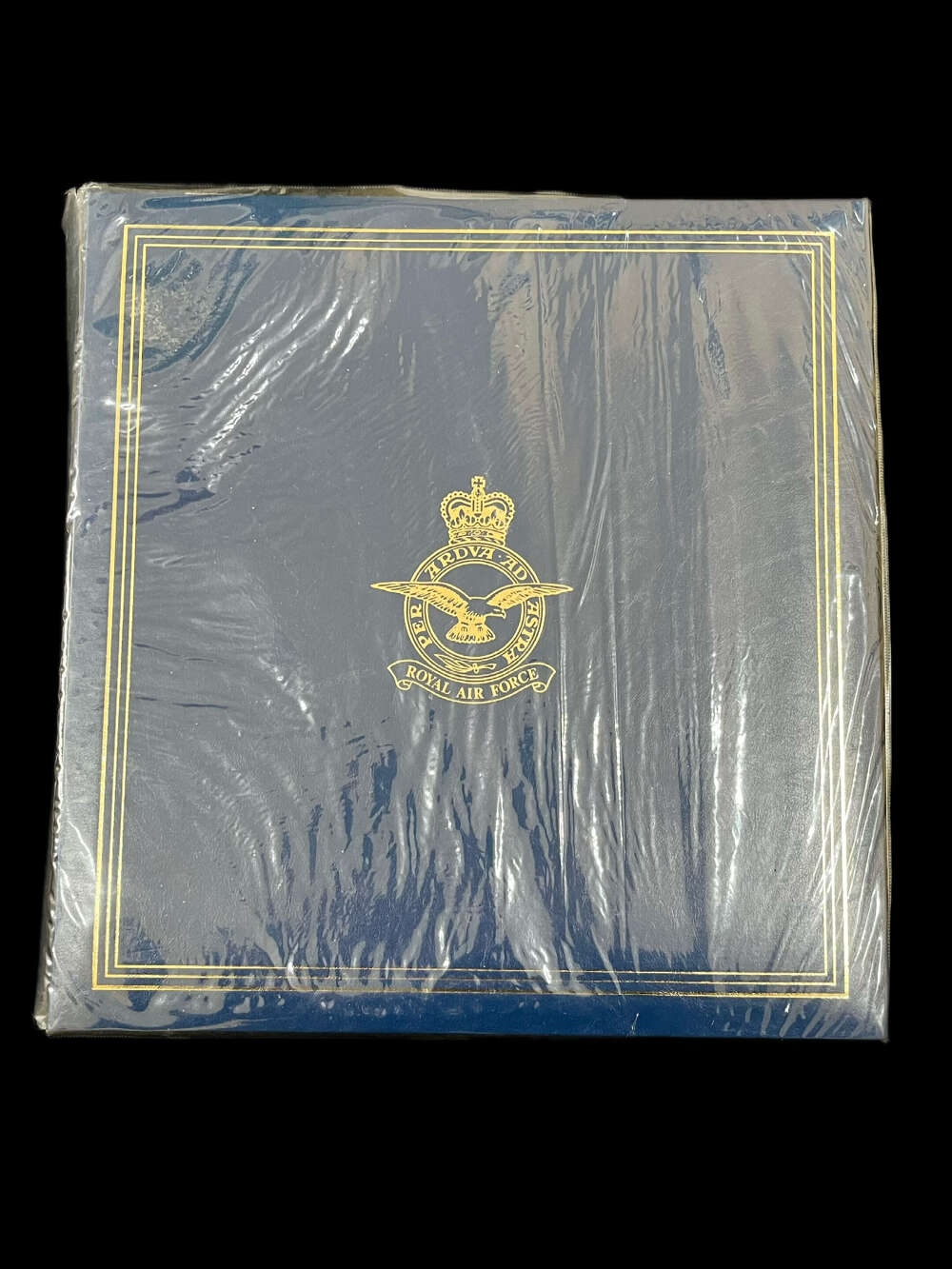 26 X RAF BOMBER COMMAND PILOT PROFILES AND HAND SIGNED SIGNATURES