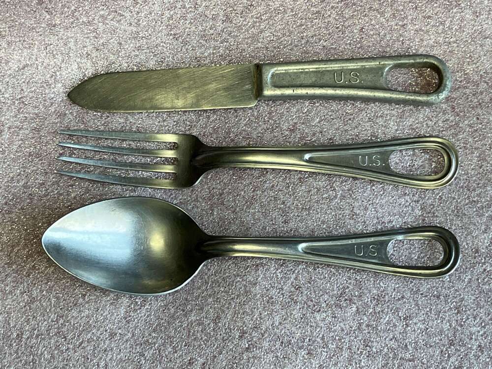 21) Excellent Original Set Of WW2 US Army Issue Cutlery Knife, Fork & Spoon.