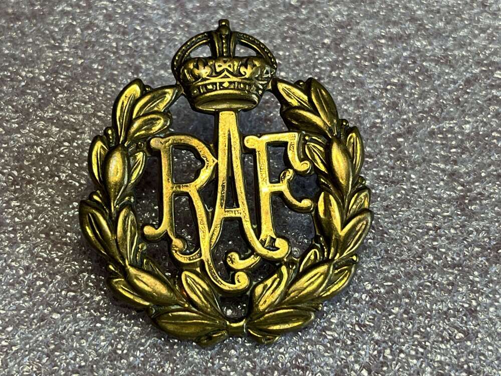 27) Good Used Original WW2 RAF Issue Brass Cap Badge