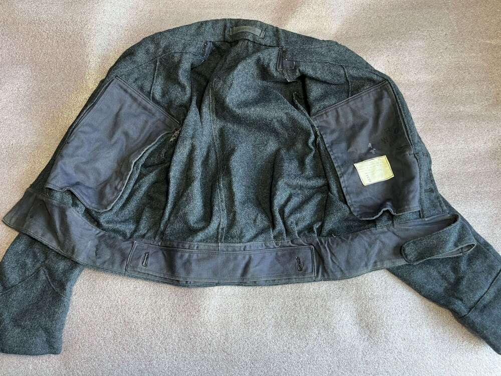 36) Excellent  Early Post War RAF Issue War Service Battledress Blouse & Insignia 1947