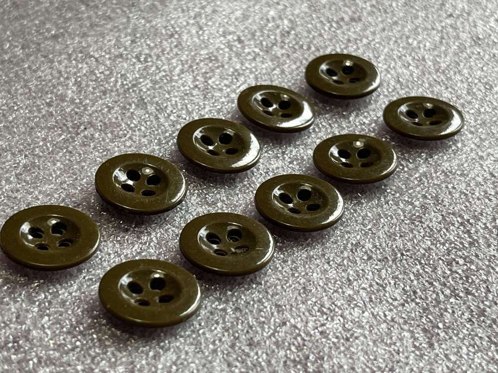 101) Mint Original WW2 Era 18mm Battledress Buttons. Full Set of 11