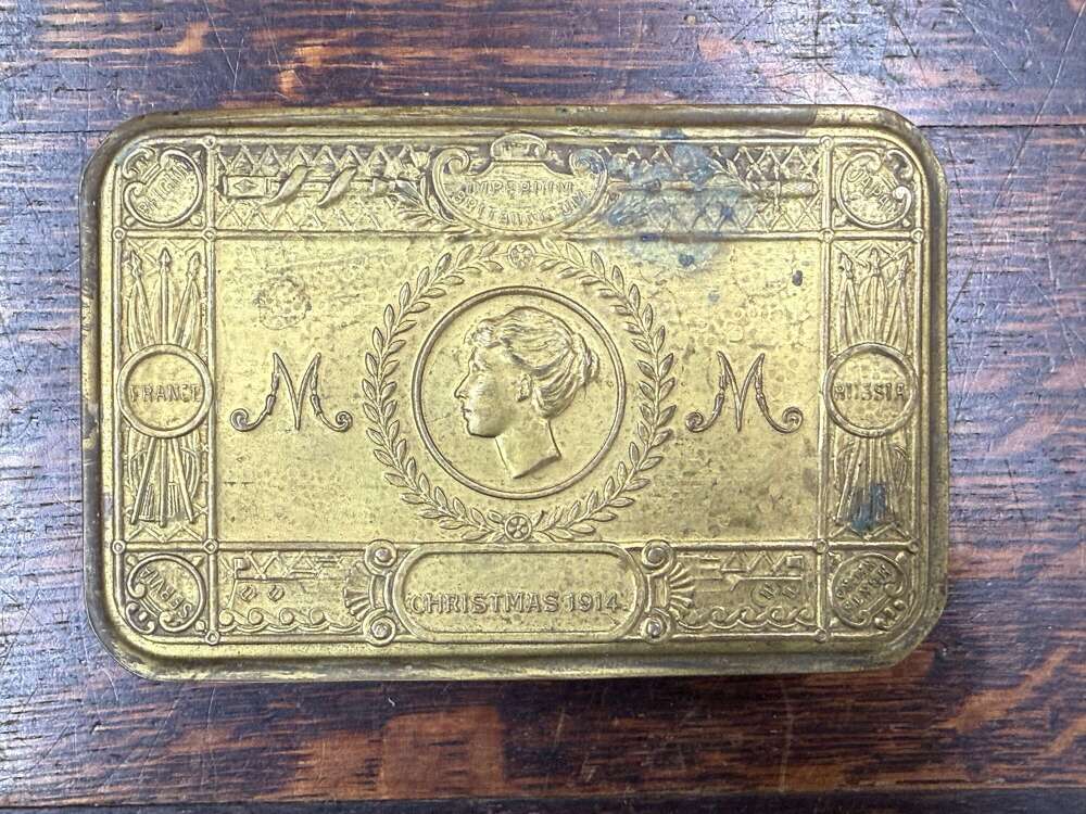 WW1 Queen Mary Tin and Card