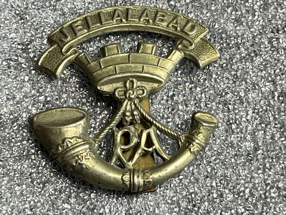 51) Good Original WW1 WW2 Prince Alberts Somerset Light Infantry Cap Badge