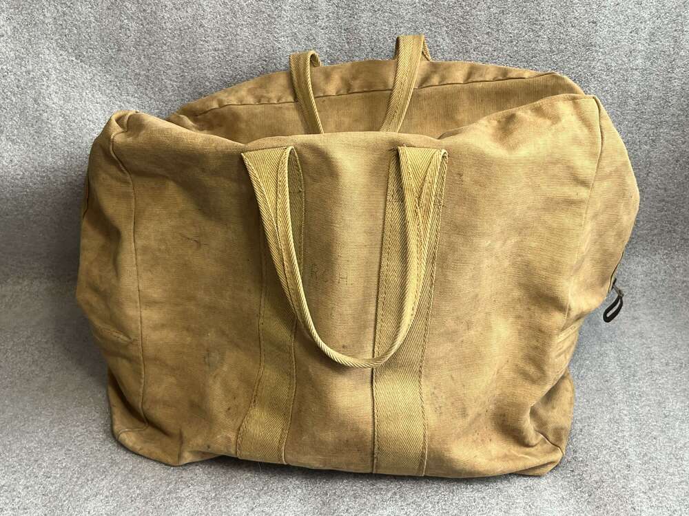 96) Excellent Original WW2 RAF Issue Parachute Bag Complete With Internal Flaps