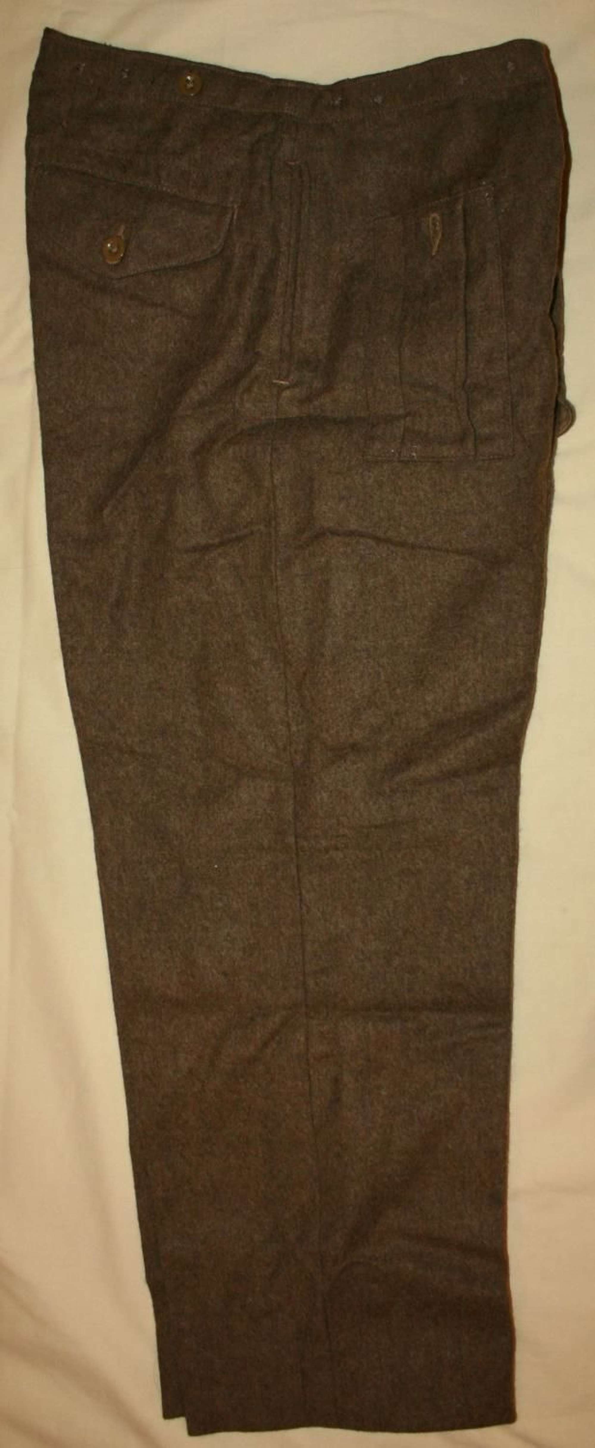 A PAIR OF 46 PATTERN TROUSERS 33-34 WAIST