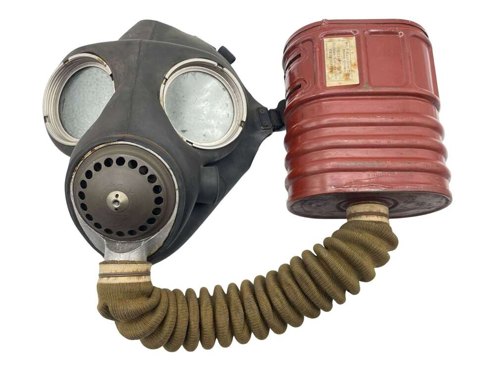 WW2 No.1 (Glasgow) Zone Home Guard 1942 Dated Respirator & Canister