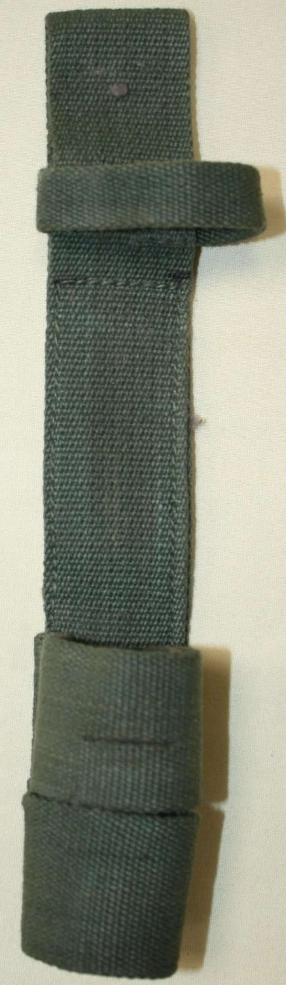 1945 DATED 44 PATTERN WEBBING BAYONET FROG