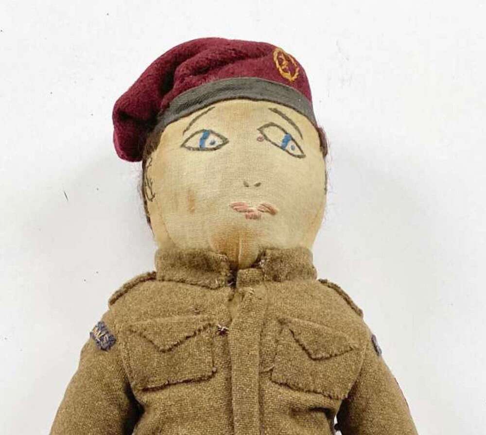 WW2 &ldquo;Para Pete&rdquo; Airborne Signals Home Front Doll.