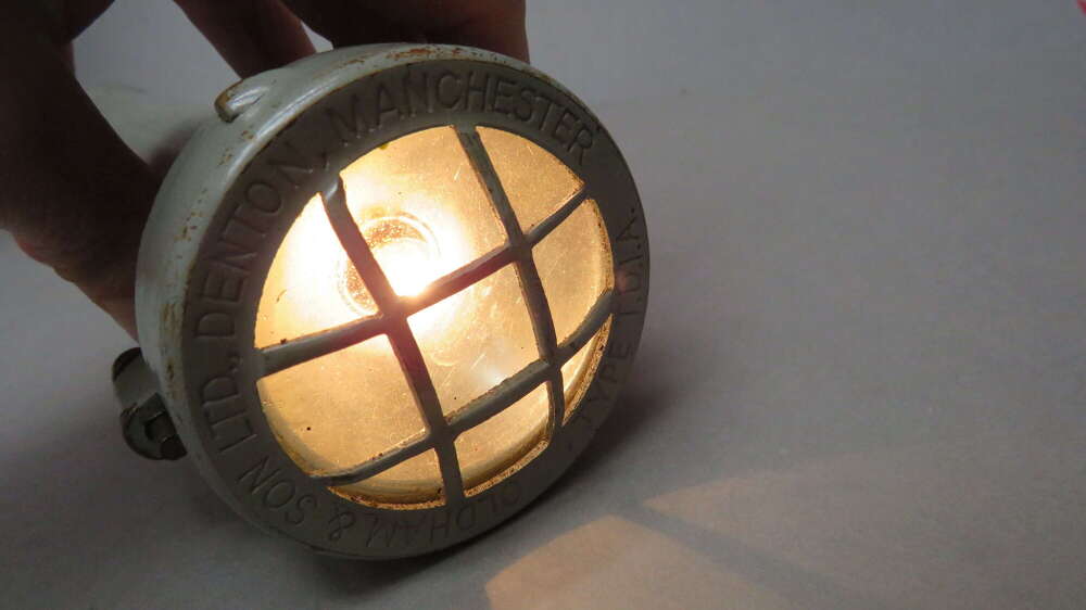 Vintage c.WWII / Korean War RAF Royal Air Force Oldham TD1A Torch Ref: 5A/2011