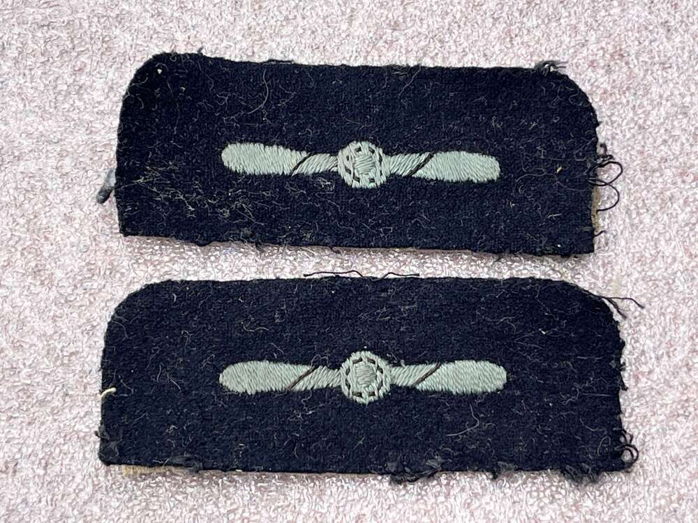 104) Excellent Original Uniform Removed WW2 RAF Leading Aircraftsman Cloth Insignia Pair