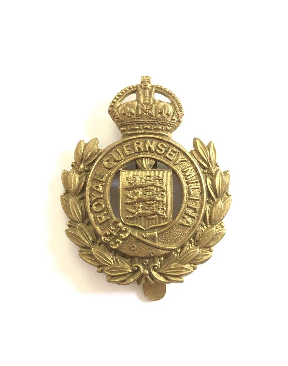 Royal Guernsey Militia Channel Islands cap badge c. 1925-40.