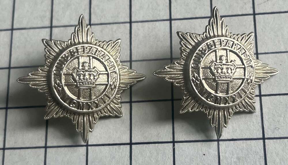 c1950s 4th/7th Royal Dragoon Guards (RDG) White Metal Pair of Collar Badges
