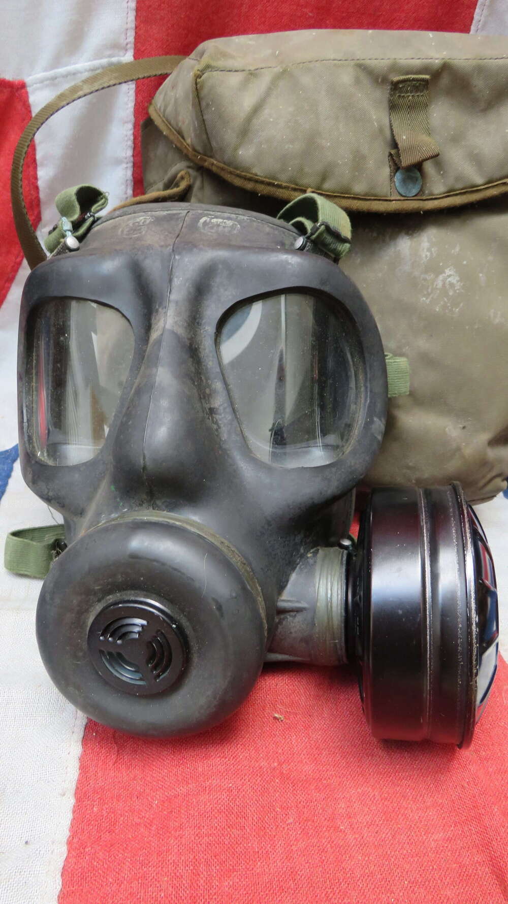 British Army Military S6 Gas Mask & Haversack Size S 1974 / 5
