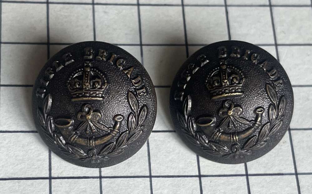c1902-39, 2 x Large Rifle Brigade Officer Pattern Buttons KC Blackened