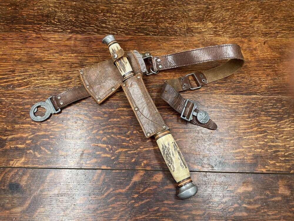 Early 1930s German Solingen 'Der Pfeifenraucher' Scout Axe & Knife Set &ndash; Stag Handled