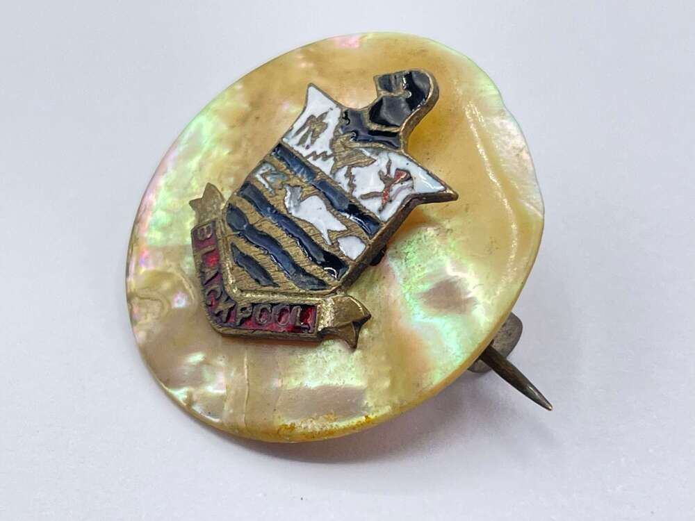 WW2 British Mother Of Pearl & Enamel Blackpool Sweethearts Badge