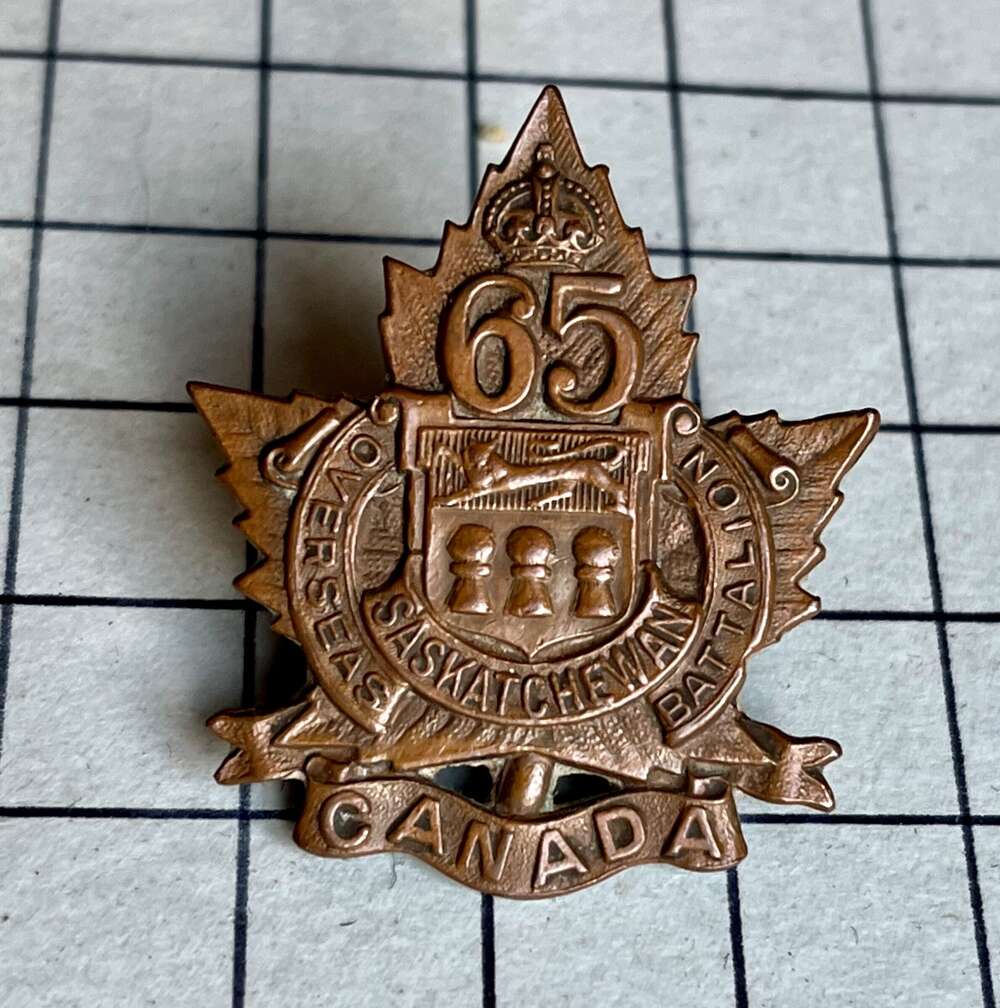 c1915-17 WW1 65th Battalion (Saskatchewan) Canadian CEF Collar Badge Maker Inglis