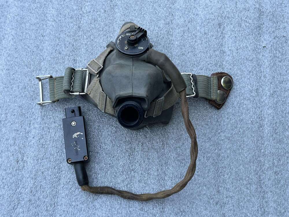 28) Excellent Original WW2 Era RAF H-Type Oxygen Mask Dated January 1946