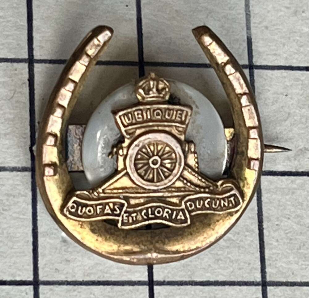 cWW2 Royal Artillery (RA) Sweetheart Pin Badge
