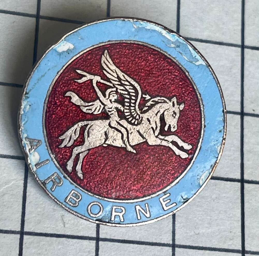 c1942-50s Airborne Lapel Mufti Pegasus Sweetheart Pin Badge