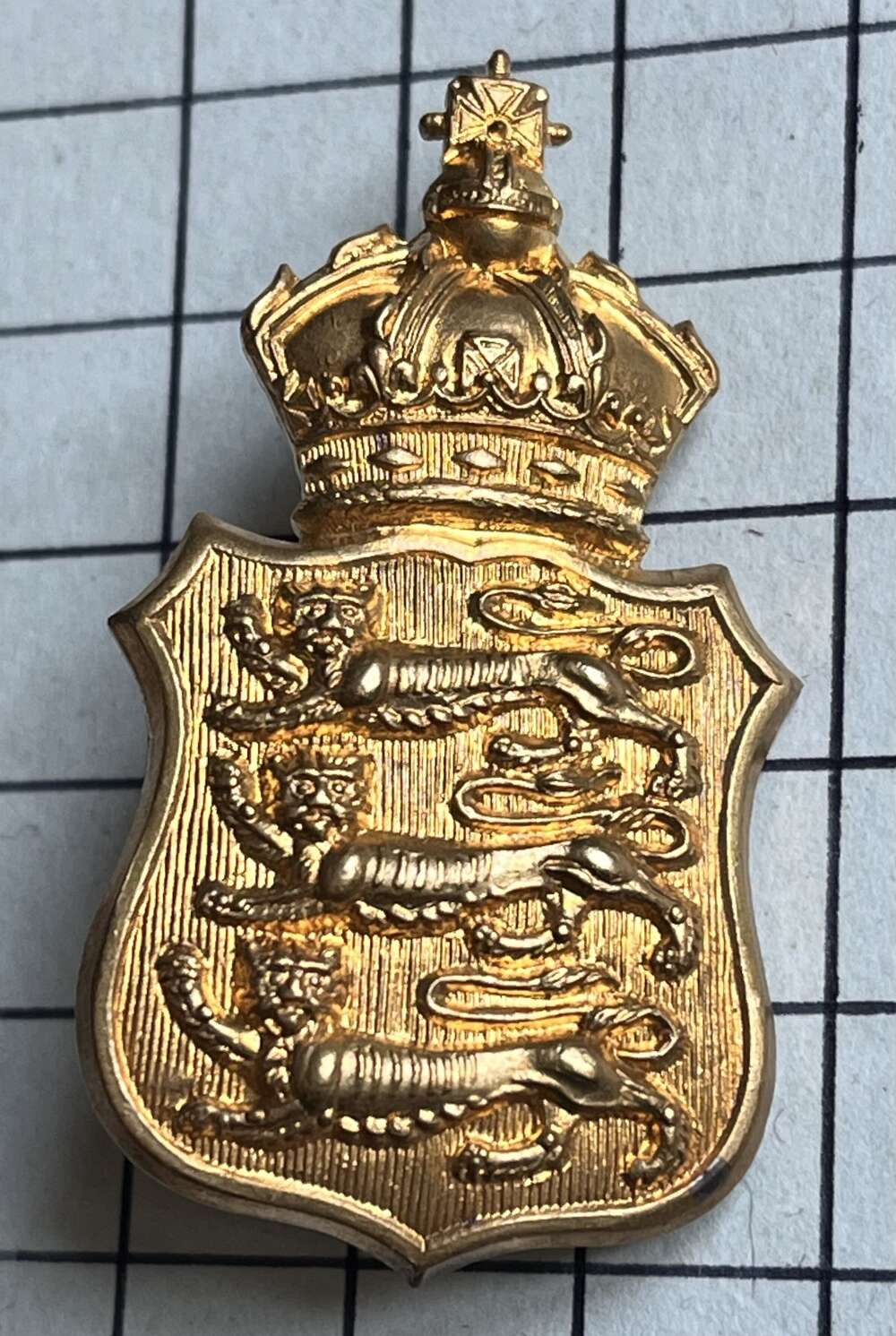 c1925 Victoria College Officer Training Corps (OTC) Jersey Channel Island Cap Badge