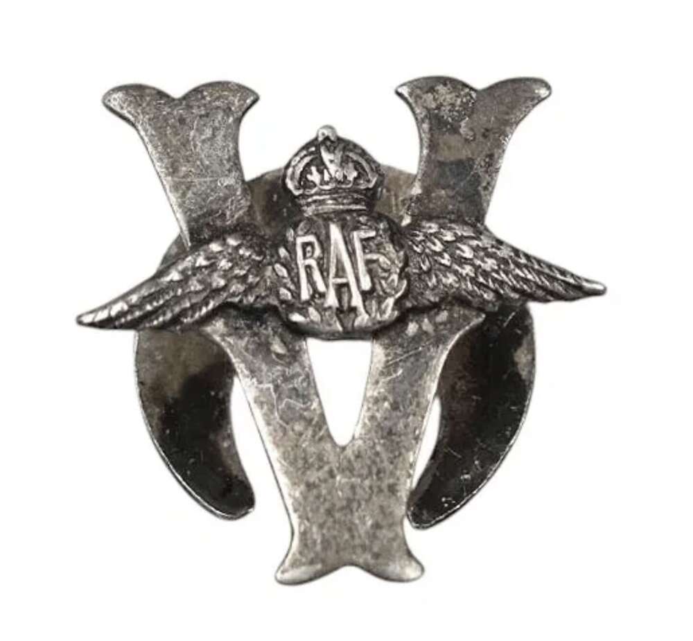 World War Two Royal Air Force 'V For Victory' Silver Lapel Brooch Badge