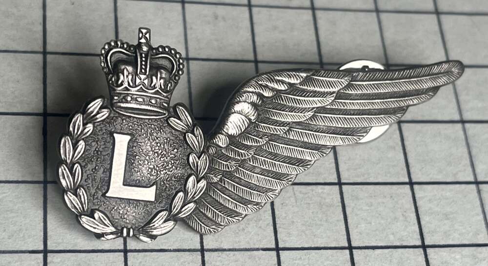 Silver Royal Australian Air Force (RAAF) Loadmaster 'L' Half-Wing Brevet Pin Badge