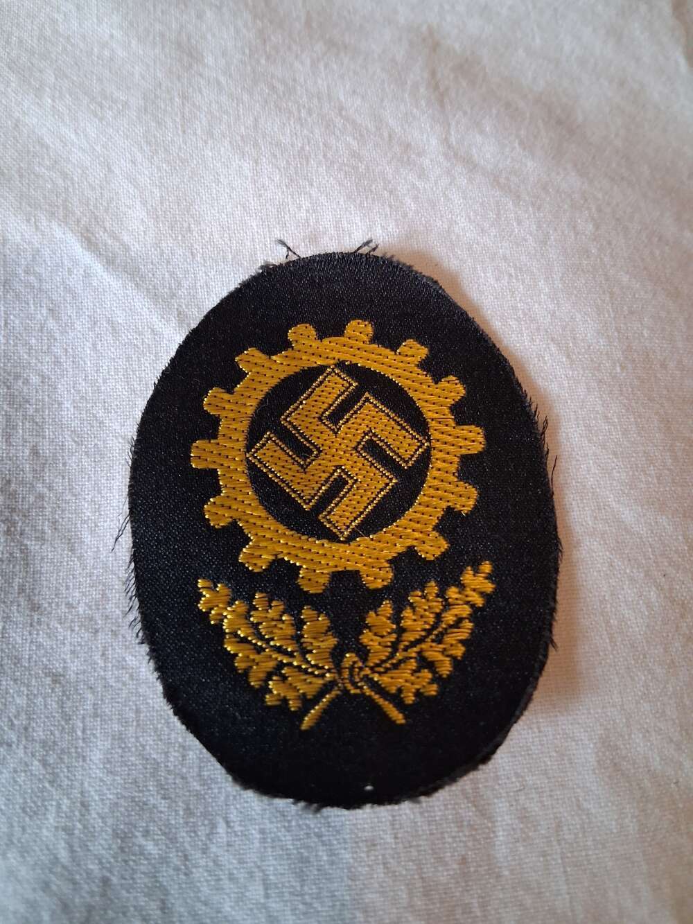 Third Reich daf labour cap badge