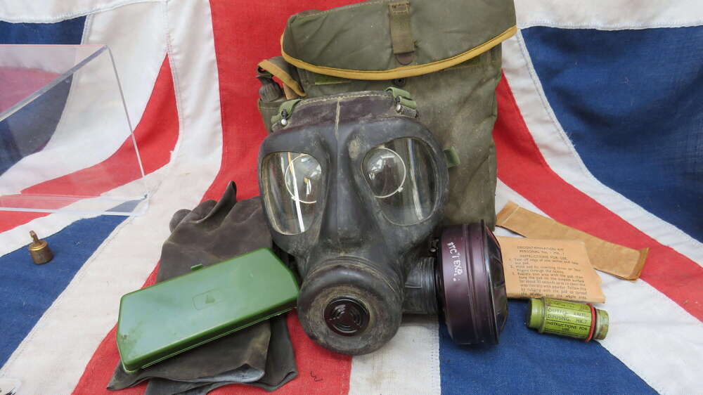Early 1962-64 British S6 Respirator Gas Mask Pre-Issue NBC Set & Mk.5 Spectacles
