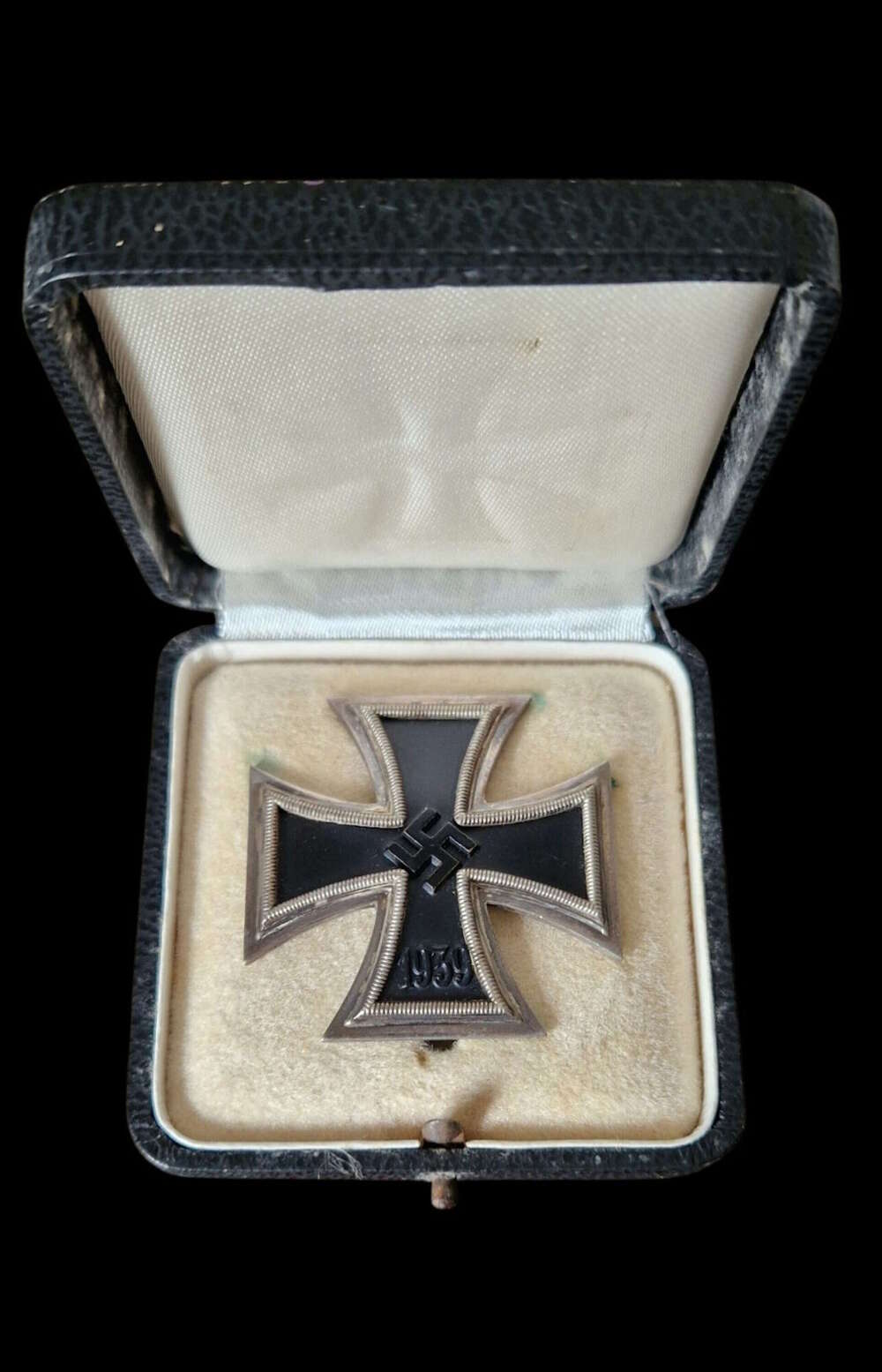 Rare marked variant 1939 Iron Cross First Class in LDO case by Deumer L/11  A very nice co