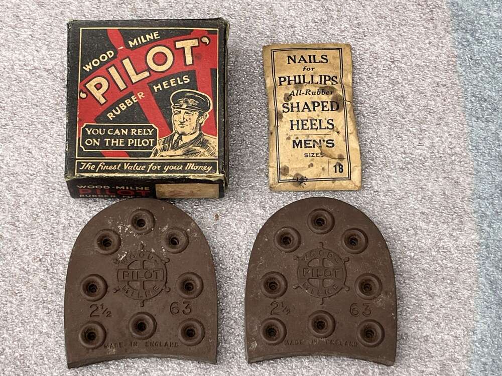 158) Excellent Original 1930s-WW2 Wood Milne Pilot Rubber Heels In Box With Nails