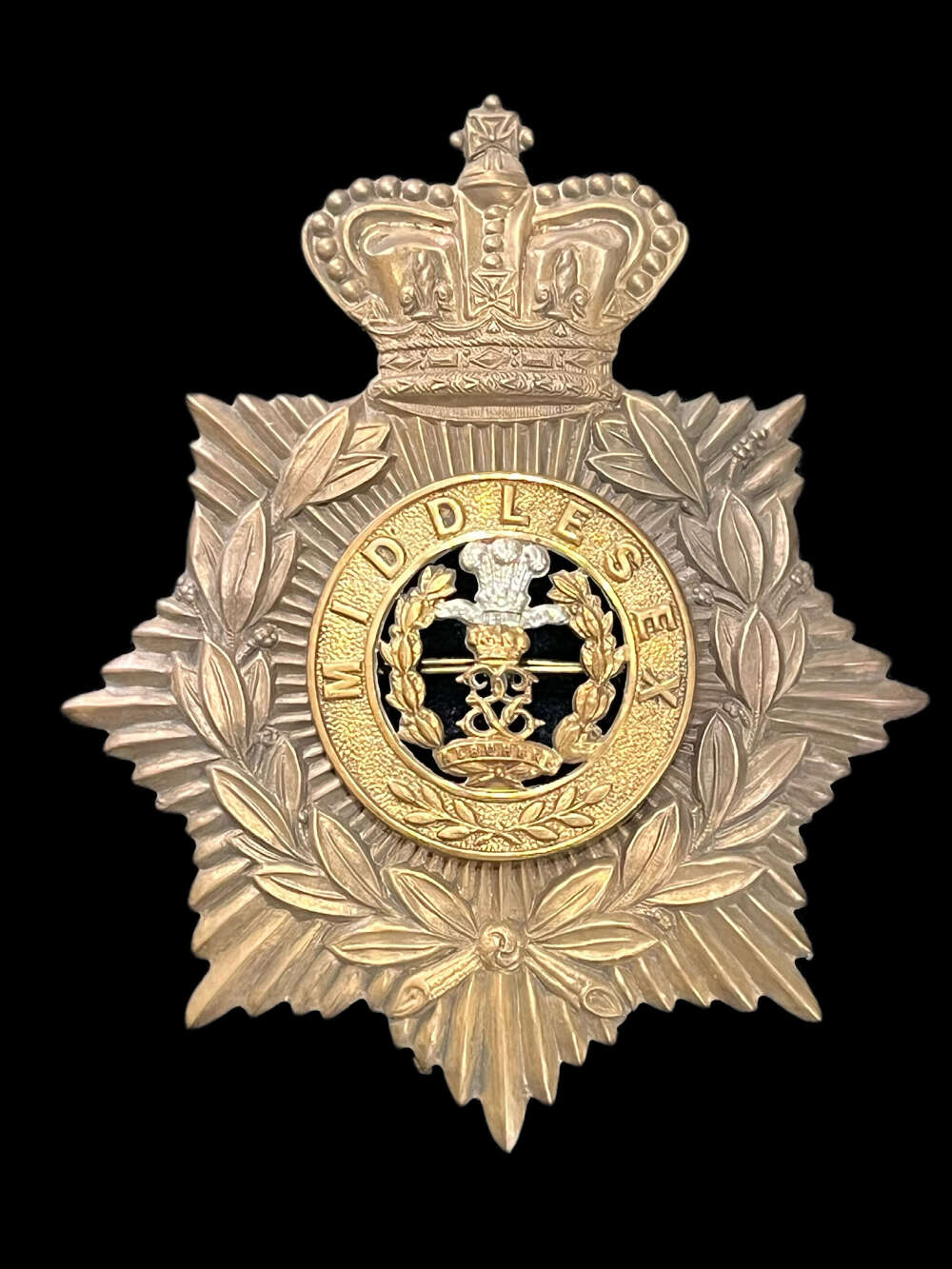 BRITISH MIDDELSEX REGIMENT HELMET PLATE