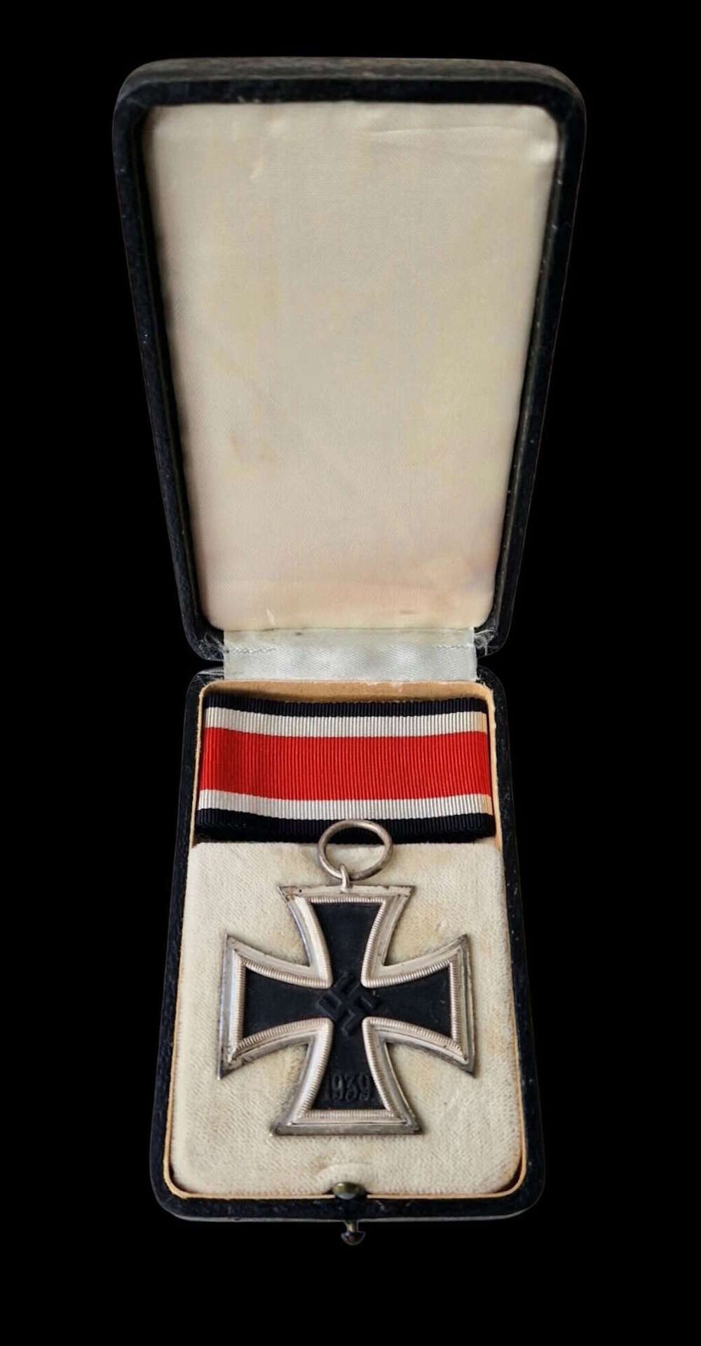 1939 Iron Cross Second Class in a Knights Cross style case by Deumer.