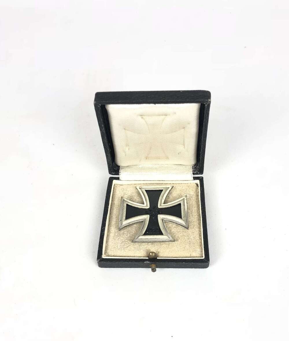 German Third Reich WW2 Cased 1939 Iron Cross 1st Class. Maker Marked