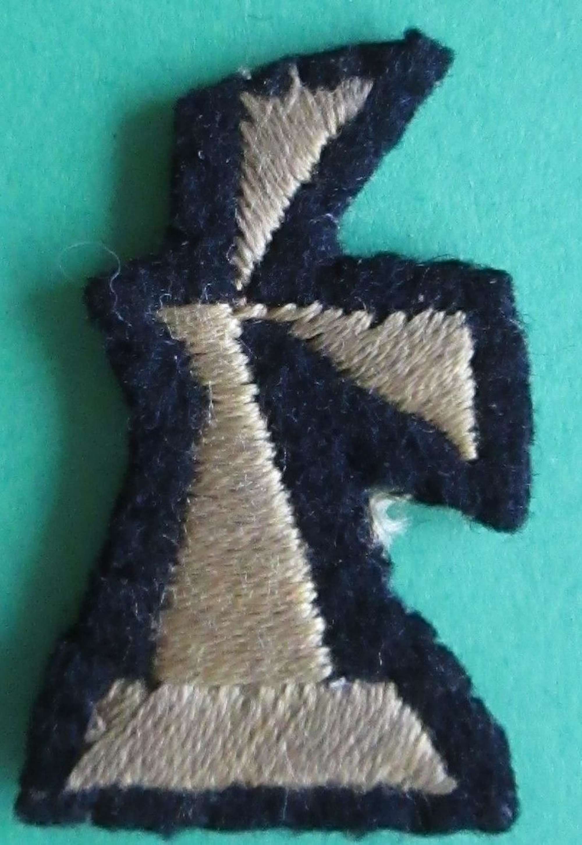 A 37th SEARCH LIGHT REGIMENT ROYAL ARTILLERY FORMATION PATCH