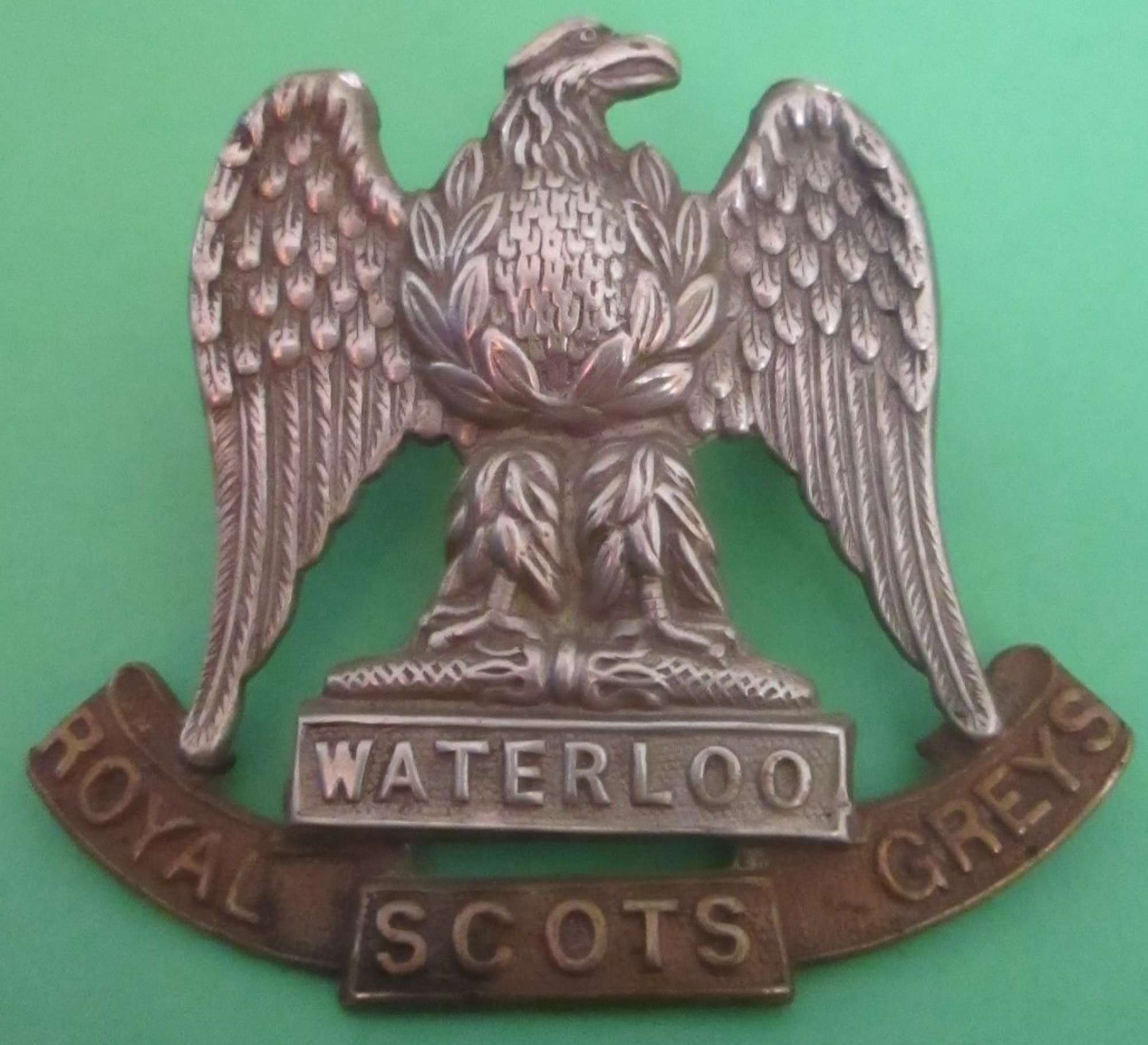 A GOOD EARLY ROYAL SCOTS GREYS OTHER RANKS CAP BADGE