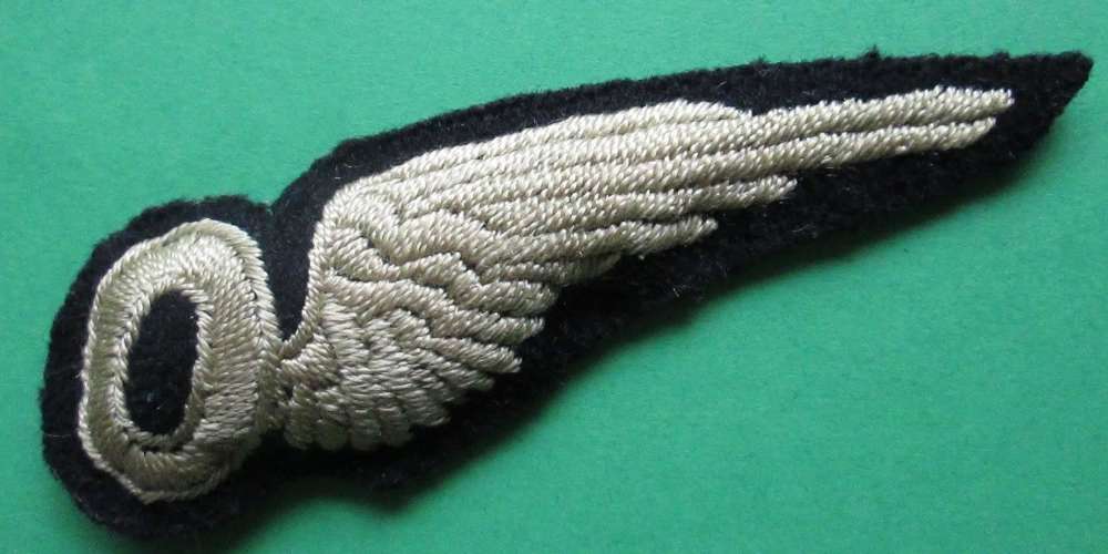 A GOOD WWII PADDED RAF OBSERVERS BREVET
