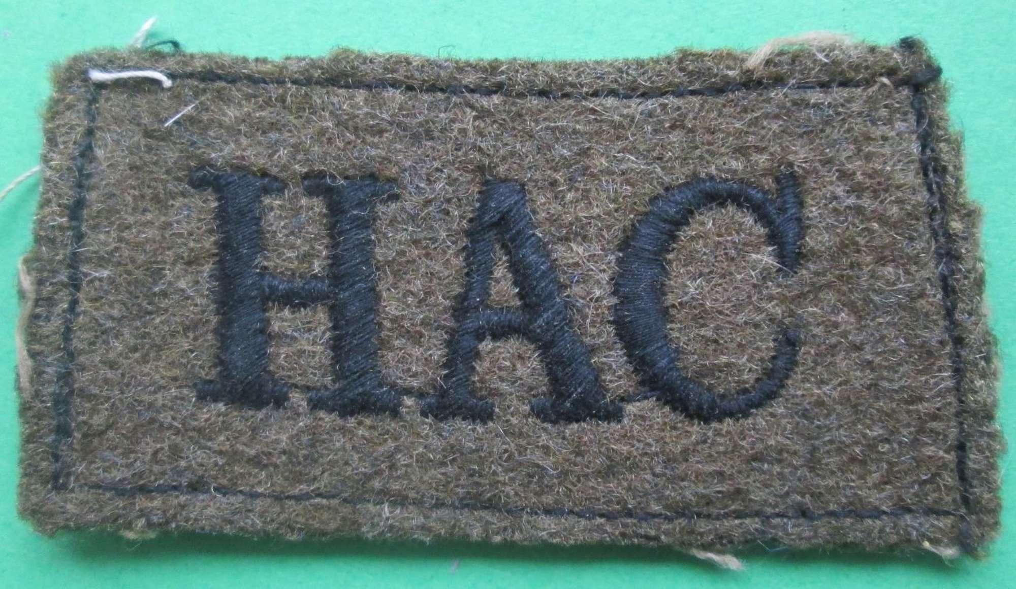 A HONORABLE ARTILLERY COMPANY CLOTH SHOULDER SLIDE ON TITLE