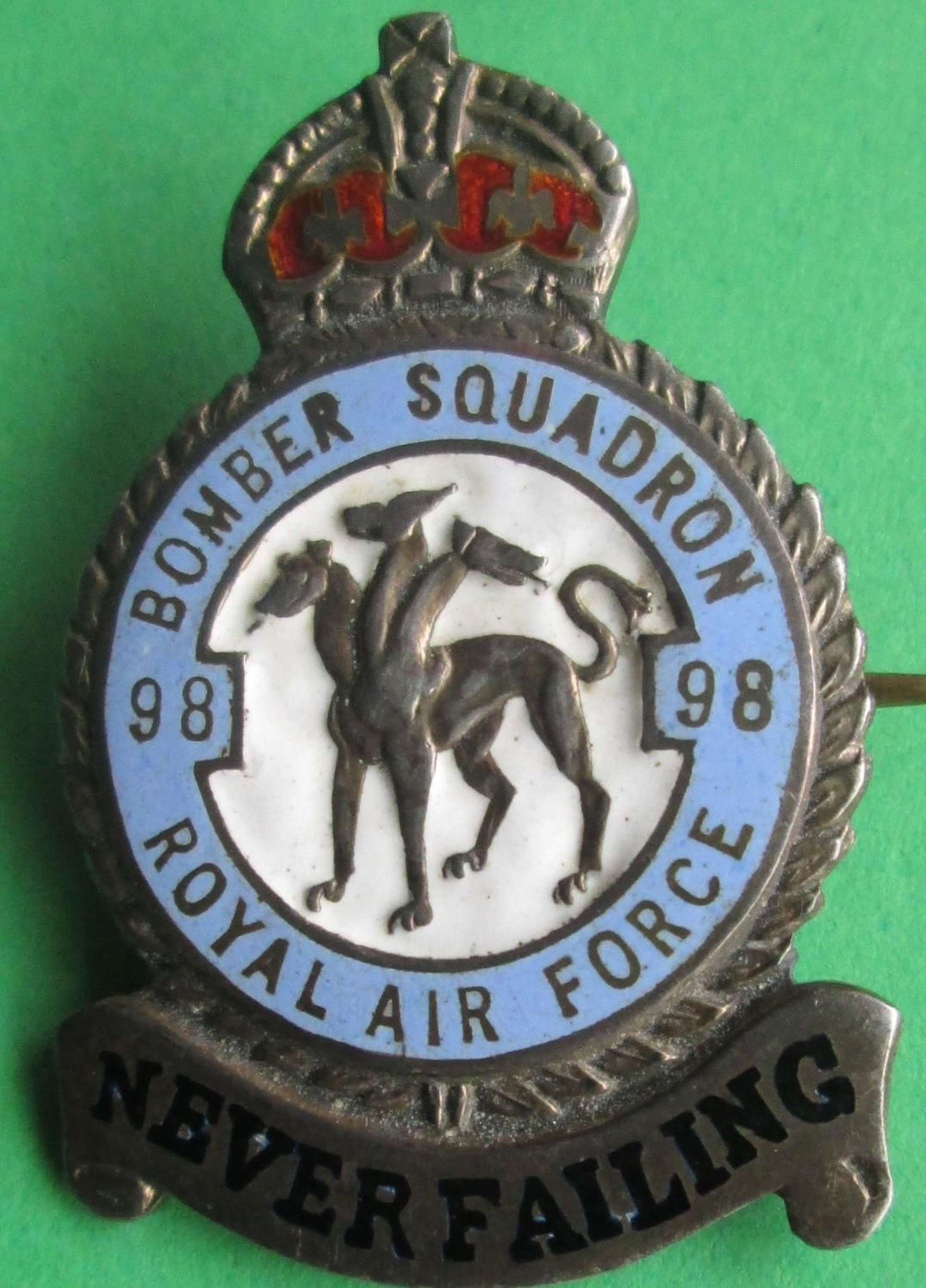 A RAF 98 SQUADRON 1945 HALLMARKED SILVER LARGE SIZE BROOCH