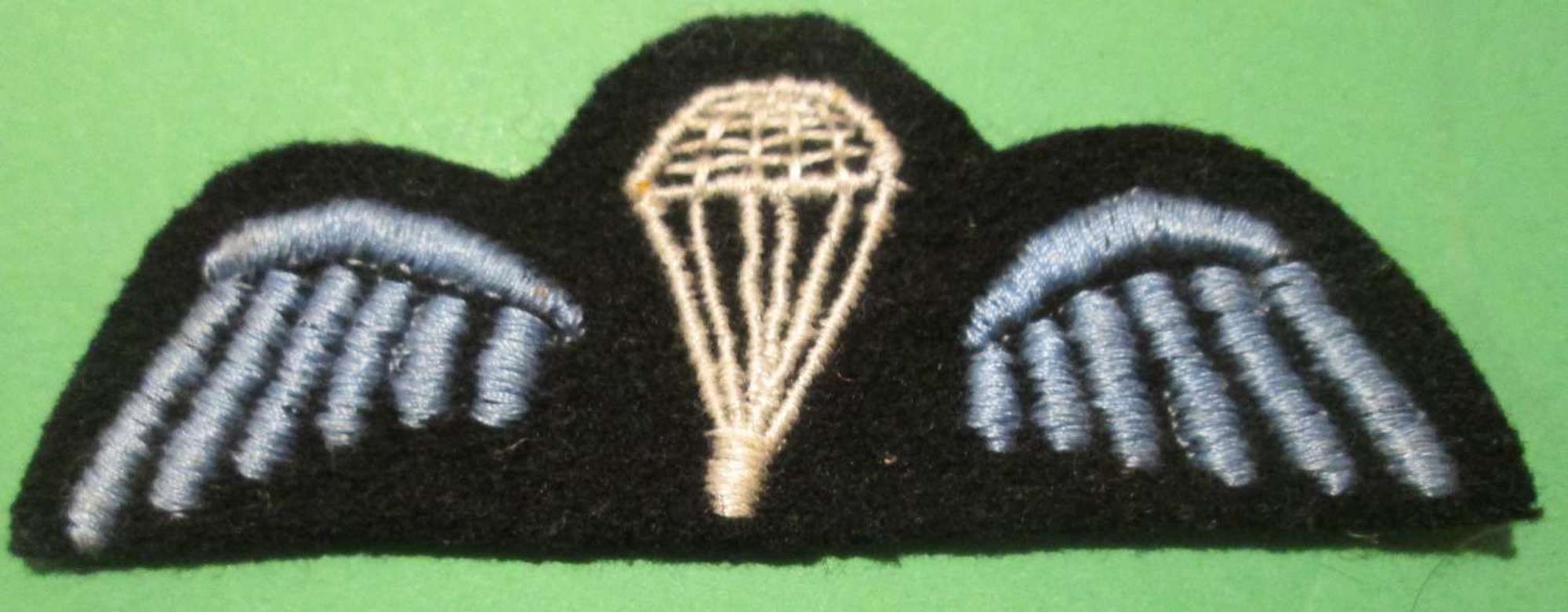 A RARE WWII SOE STYLE DARK BLUE / BLACK BACKGROUND JUMP WING