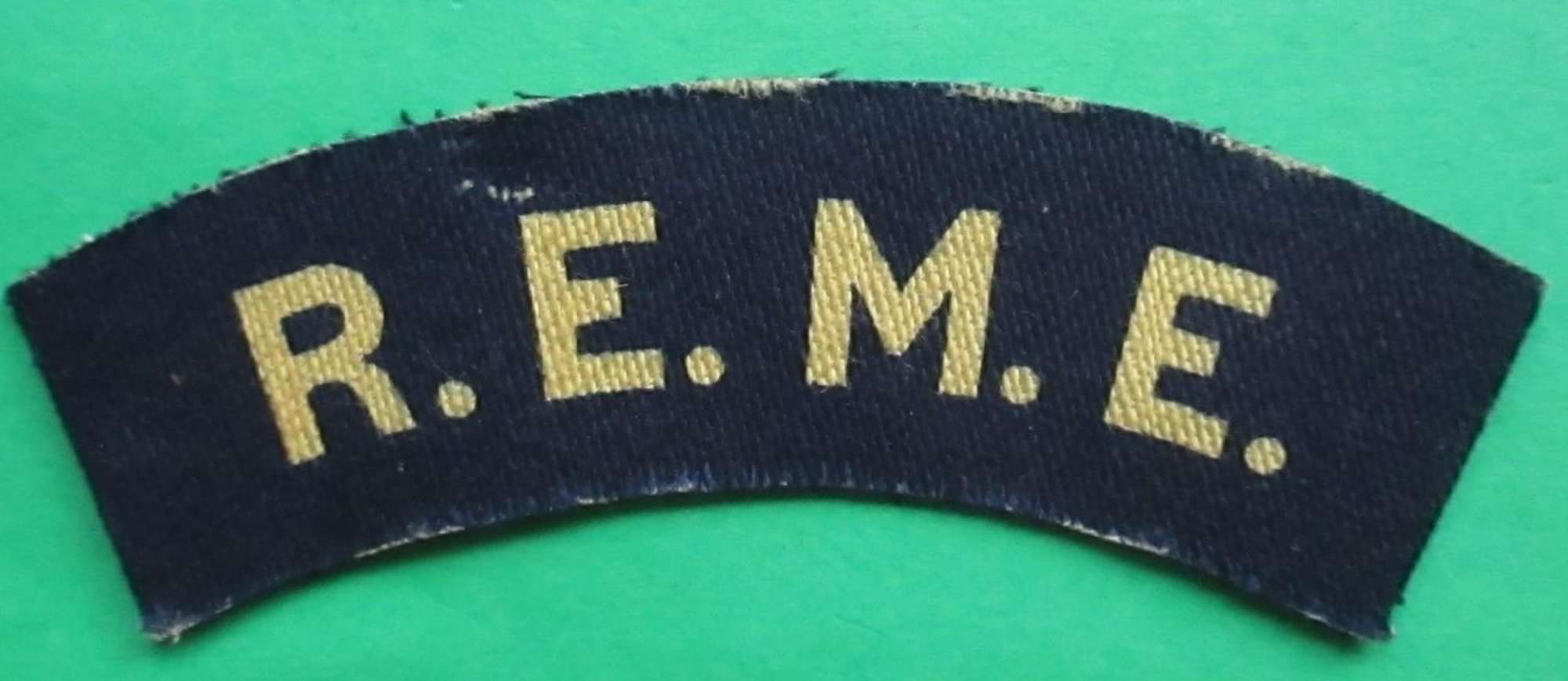 A ROYAL ELECTRICAL MECHANICAL ENGINEERS SHOULDER TITLE