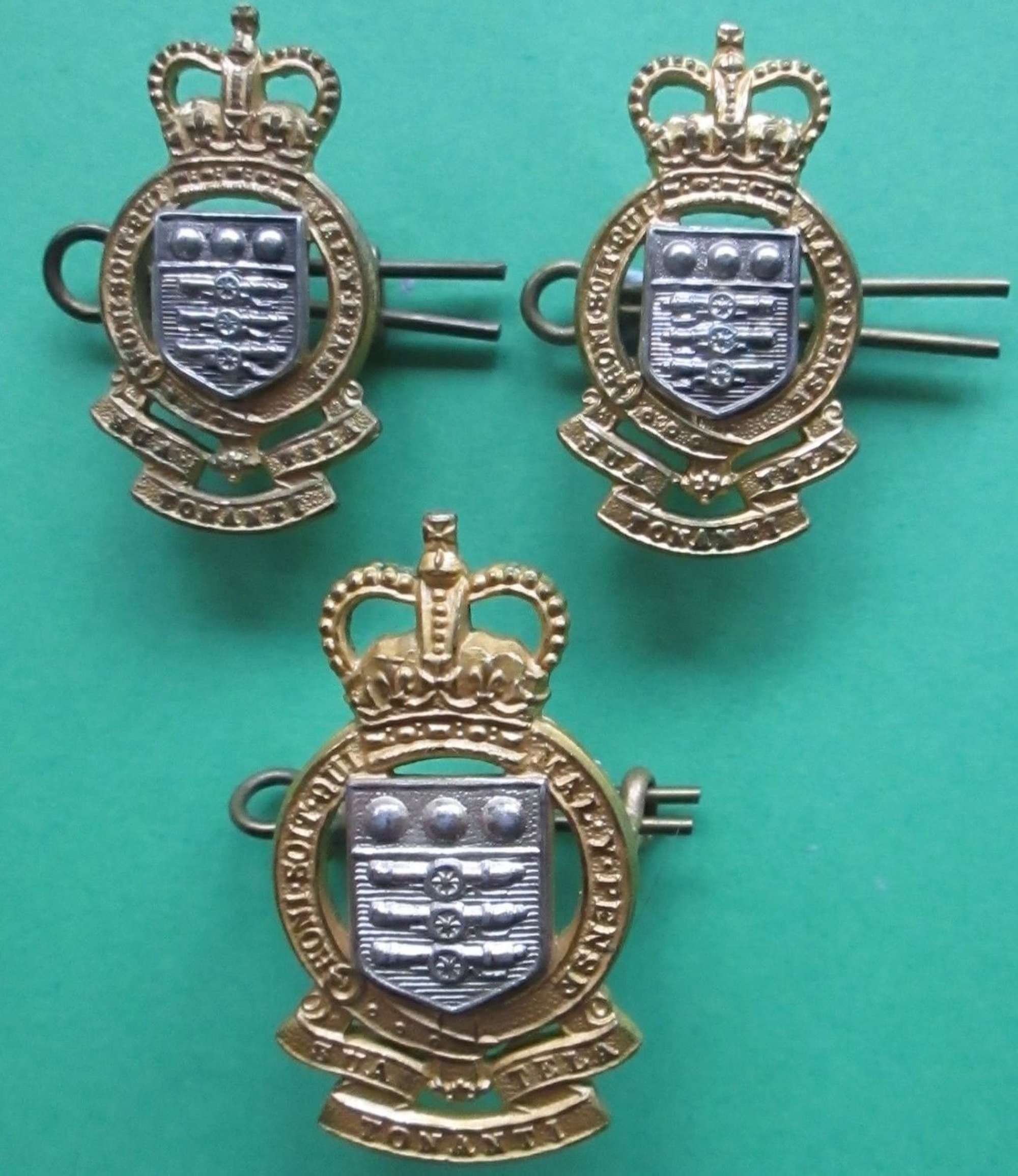 A SET OF OFFICERS ROYAL ARMY ORDNANCE CORPS BADGES