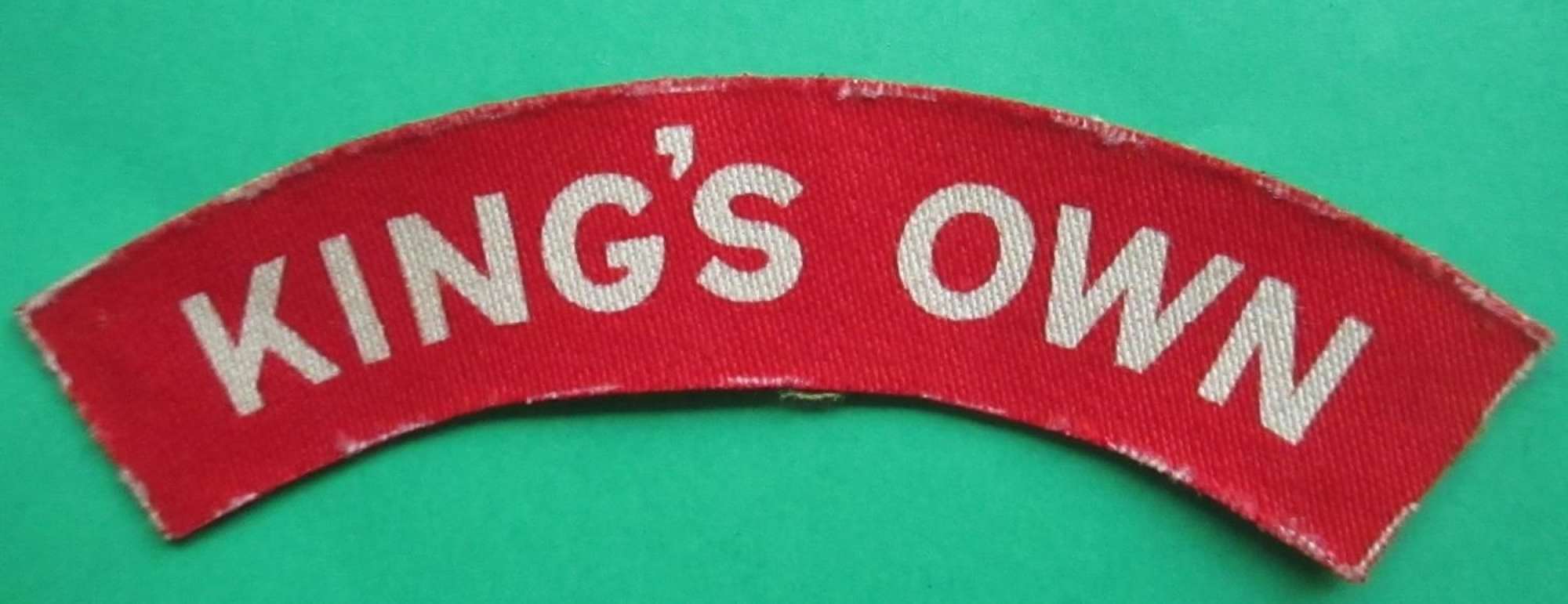 A WWII PRINTED KINGS OWN SHOULDER TITLE
