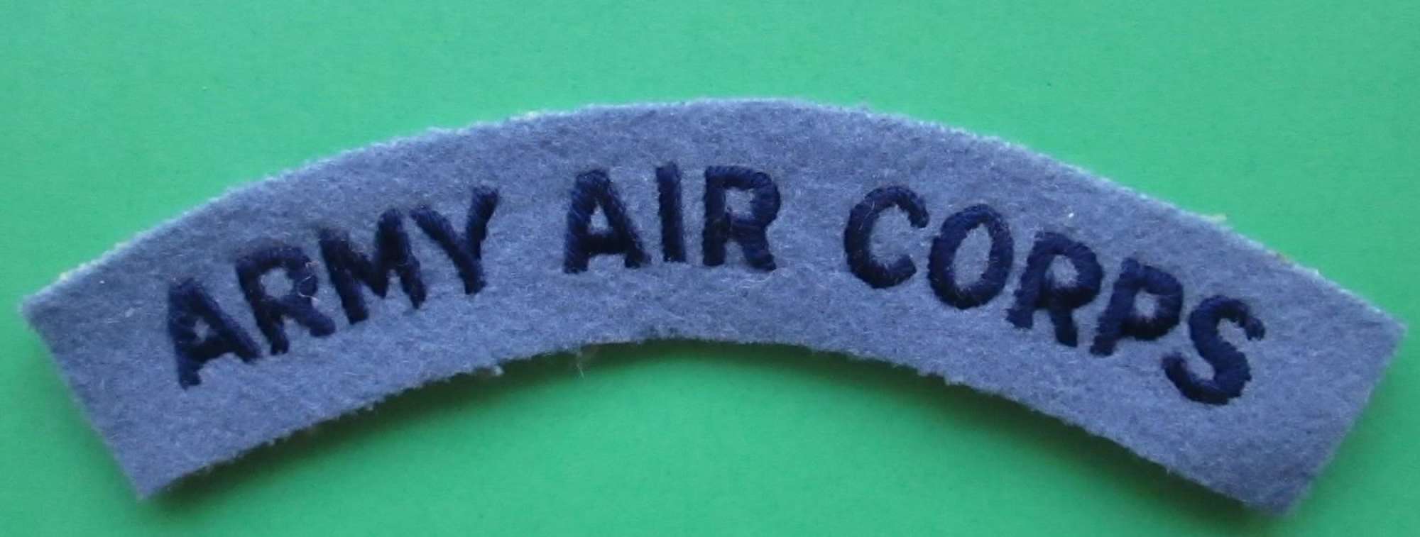 AN ARMY AIR CORPS EMBROIDERED SHOULDER TITLE