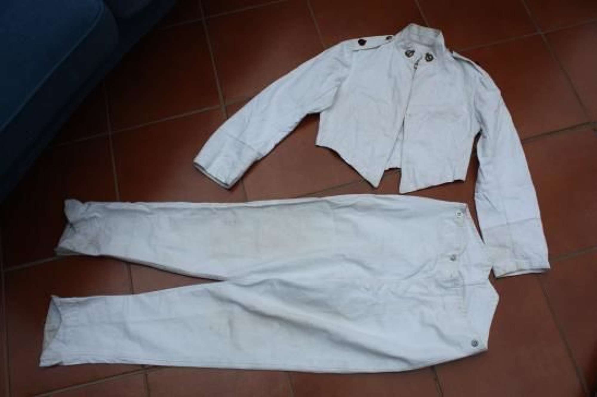 EARLY 1900's OFFICER'S WHITE COTTON JACKET & TROUSERS TO THE RAMC