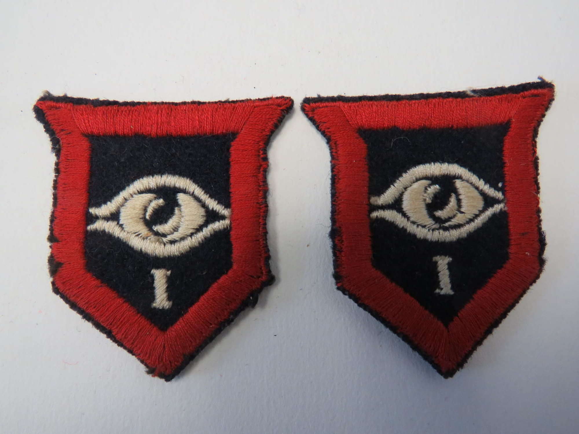Pair of 1st Guards Armoured Division Formation Badges